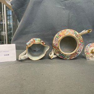 Un service à thé en porcelaine de Chine famille rose de Canton, 19ème — photo 39