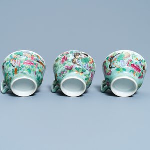 Un service à thé en porcelaine de Chine famille rose de Canton à fond céladon, 19ème — photo 31