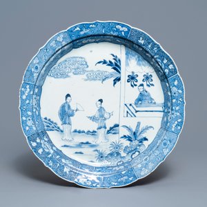 Un service de 119 pièces en porcelaine de Chine bleu et blanc à décor de 'La Romance de la chambre de l'ouest', Qianlong — photo 2