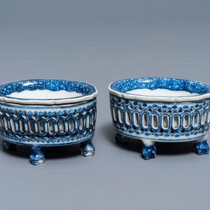 Un service de 119 pièces en porcelaine de Chine bleu et blanc à décor de 'La Romance de la chambre de l'ouest', Qianlong — photo 25