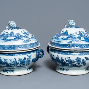 Un service de 119 pièces en porcelaine de Chine bleu et blanc à décor de 'La Romance de la chambre de l'ouest', Qianlong — photo 26
