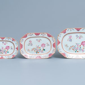 Un service de 158 pièces en porcelaine de Chine famille rose à décor floral de type Lowestoft, Qianlong — photo 12