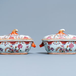 Un service de 158 pièces en porcelaine de Chine famille rose à décor floral de type Lowestoft, Qianlong — photo 29