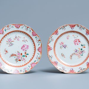 Un service de 158 pièces en porcelaine de Chine famille rose à décor floral de type Lowestoft, Qianlong — photo 10