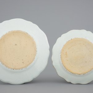 Un service de 39 pièces en porcelaine de Chine famille rose avec une terrine sur présentoir, Qianlong, 18ème — photo 3