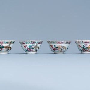 Un service de 56 pièces en porcelaine de Chine famille rose pour le marché Straits ou Peranakan, 19ème — photo 22