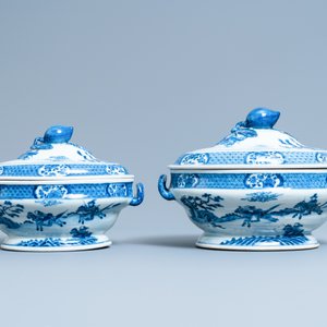 Un service en porcelaine de Chine en bleu et blanc à décor de scènes de chasse, 18/19ème — photo 13