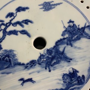 Un service en porcelaine de Chine en bleu et blanc à décor de scènes de chasse, 18/19ème — photo 142