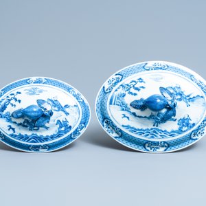 Un service en porcelaine de Chine en bleu et blanc à décor de scènes de chasse, 18/19ème — photo 16