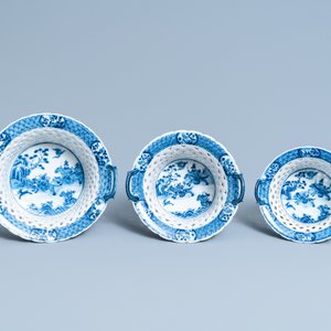 Un service en porcelaine de Chine en bleu et blanc à décor de scènes de chasse, 18/19ème — photo 22