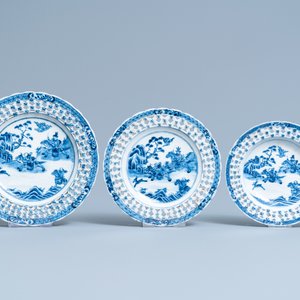 Un service en porcelaine de Chine en bleu et blanc à décor de scènes de chasse, 18/19ème — photo 43