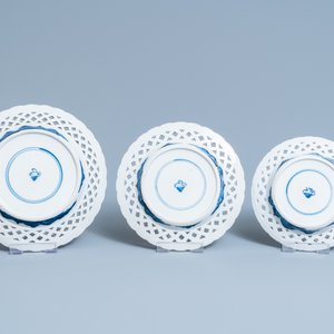 Un service en porcelaine de Chine en bleu et blanc à décor de scènes de chasse, 18/19ème — photo 44