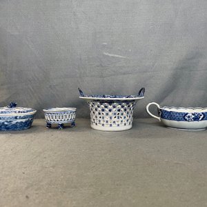 Un service en porcelaine de Chine en bleu et blanc à décor de scènes de chasse, 18/19ème — photo 71