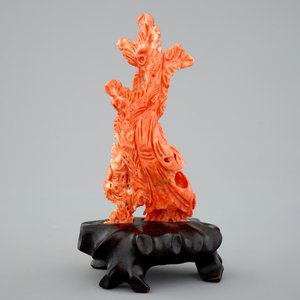 Un Shou Lao en corail sculpté sur socle en bois, 19/20ème — photo 3