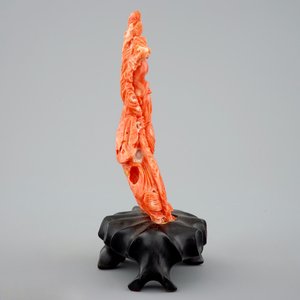 Un Shou Lao en corail sculpté sur socle en bois, 19/20ème — photo 4