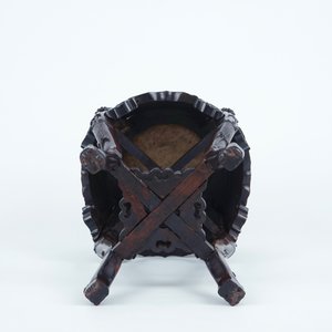 Un socle chinois rond en bois sculpté et marbre, 19/20ème — photo 7