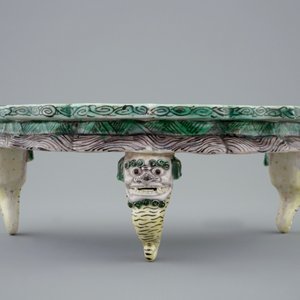 Un socle en biscuit aux émaux famille verte au phénix, Kangxi — photo 3