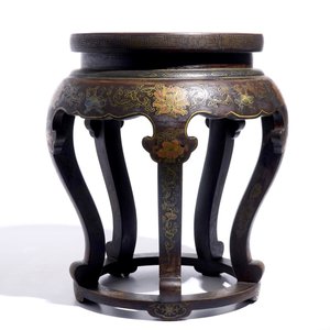 Un socle en bois laqué avec un plateau en cloisonné, Chine, 20ème — photo 5