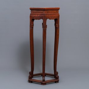 Un socle en bois monté d'une plaque en marbre, Chine, 19/20ème — photo 2