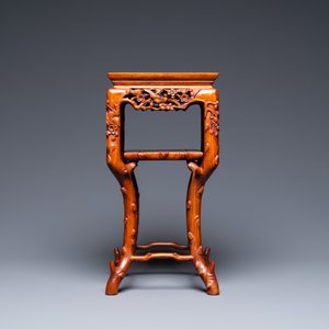 Un socle en bois sculpté au plateau en marbre, Chine, 19ème — photo 5