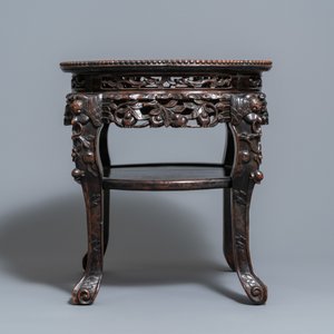 Un socle en bois sculpté au plateau en marbre, Chine, 19ème — photo 3