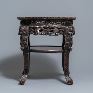 Un socle en bois sculpté au plateau en marbre, Chine, 19ème — photo 4