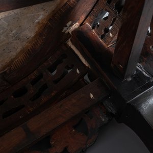 Un socle en bois sculpté au plateau en marbre, Chine, 19ème — photo 10
