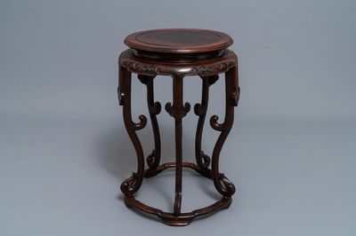 Un socle en bois sculpté, Chine, 19/20ème