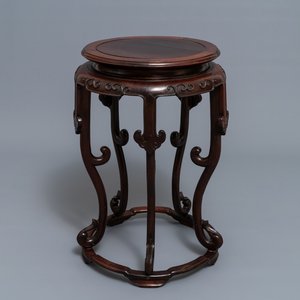 Un socle en bois sculpté, Chine, 19/20ème — photo 1