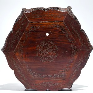 Un socle en bois sculpté damasquiné de filets d'argent, Chine, 19/20ème — photo 6