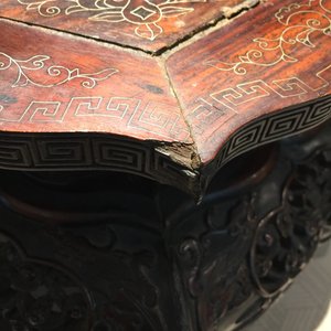 Un socle en bois sculpté damasquiné de filets d'argent, Chine, 19/20ème — photo 9