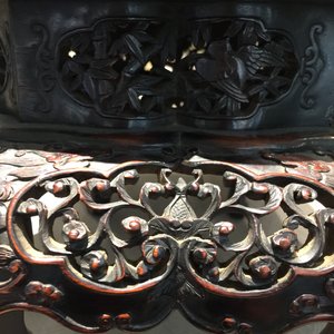 Un socle en bois sculpté damasquiné de filets d'argent, Chine, 19/20ème — photo 10