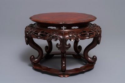 Un socle en bois sculpté et bois de racine, Chine, 19/20ème