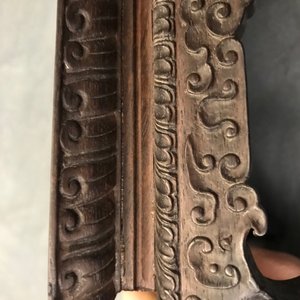 Un socle en bois sculpté et monté d'une plaque en porcelaine de Chine famille rose, 19ème — photo 20