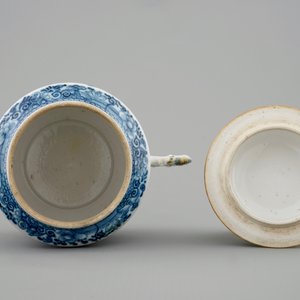 Un sucrier et son couvercle en porcelaine de Chine bleu et blanc doré, Qianlong — photo 6