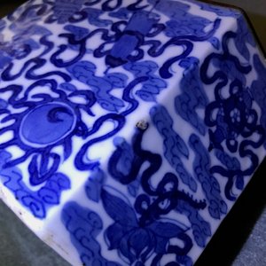Un support d'autel et son couvercle en porcelaine de Chine 'Bleu de Hue' pour le Vietnam, 19ème — photo 13