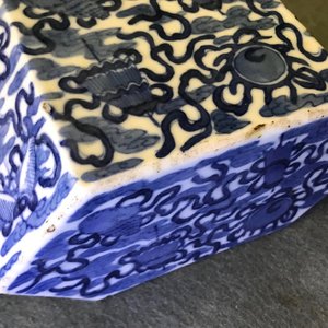 Un support d'autel et son couvercle en porcelaine de Chine 'Bleu de Hue' pour le Vietnam, 19ème — photo 14