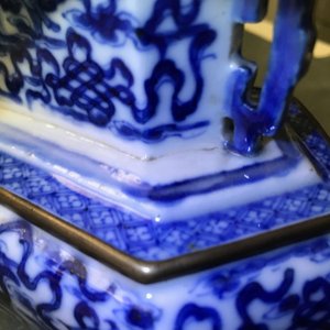 Un support d'autel et son couvercle en porcelaine de Chine 'Bleu de Hue' pour le Vietnam, 19ème — photo 23