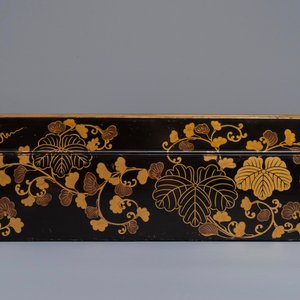 Un suzuribako en laque à décor de vignes, Japon, Edo ou Meiji, 18/19ème — photo 2
