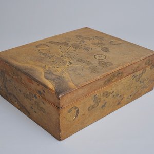 Un suzuribako en laque à décor d'un pin, Japon, Edo ou Meiji, 18/19ème — photo 2