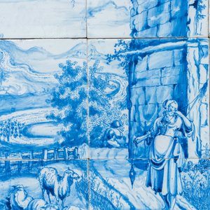 Un tableau de carreaux en faïence de Delft en bleu et blanc à décor d'une bergère, 18ème — photo 5