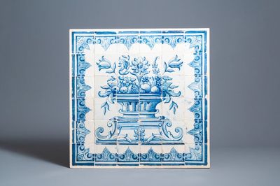 Un tableau de carreaux en faïence portugaise en bleu et blanc, 18ème