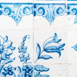 Un tableau de carreaux en faïence portugaise en bleu et blanc, 18ème — photo 2