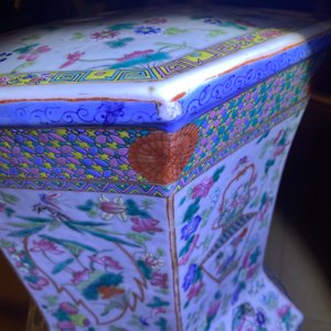Un tabouret de forme hexagonale en porcelaine de Chine famille rose, 19ème — photo 14