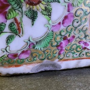 Un tabouret de forme hexagonale en porcelaine de Chine famille rose de Canton, 19ème — photo 17