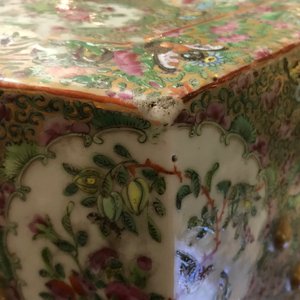 Un tabouret de forme hexagonale en porcelaine de Chine famille rose de Canton, 19ème — photo 19