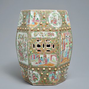 Un tabouret de forme hexagonale en porcelaine de Chine famille rose de Canton, 19ème — photo 2