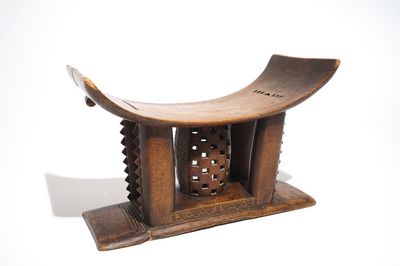 Un tabouret en bois sculpté, Ashanti, Ghana, 20ème