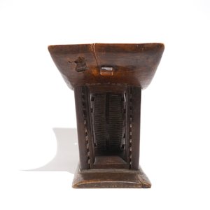 Un tabouret en bois sculpté, Ashanti, Ghana, 20ème — photo 3
