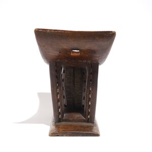 Un tabouret en bois sculpté, Ashanti, Ghana, 20ème — photo 5